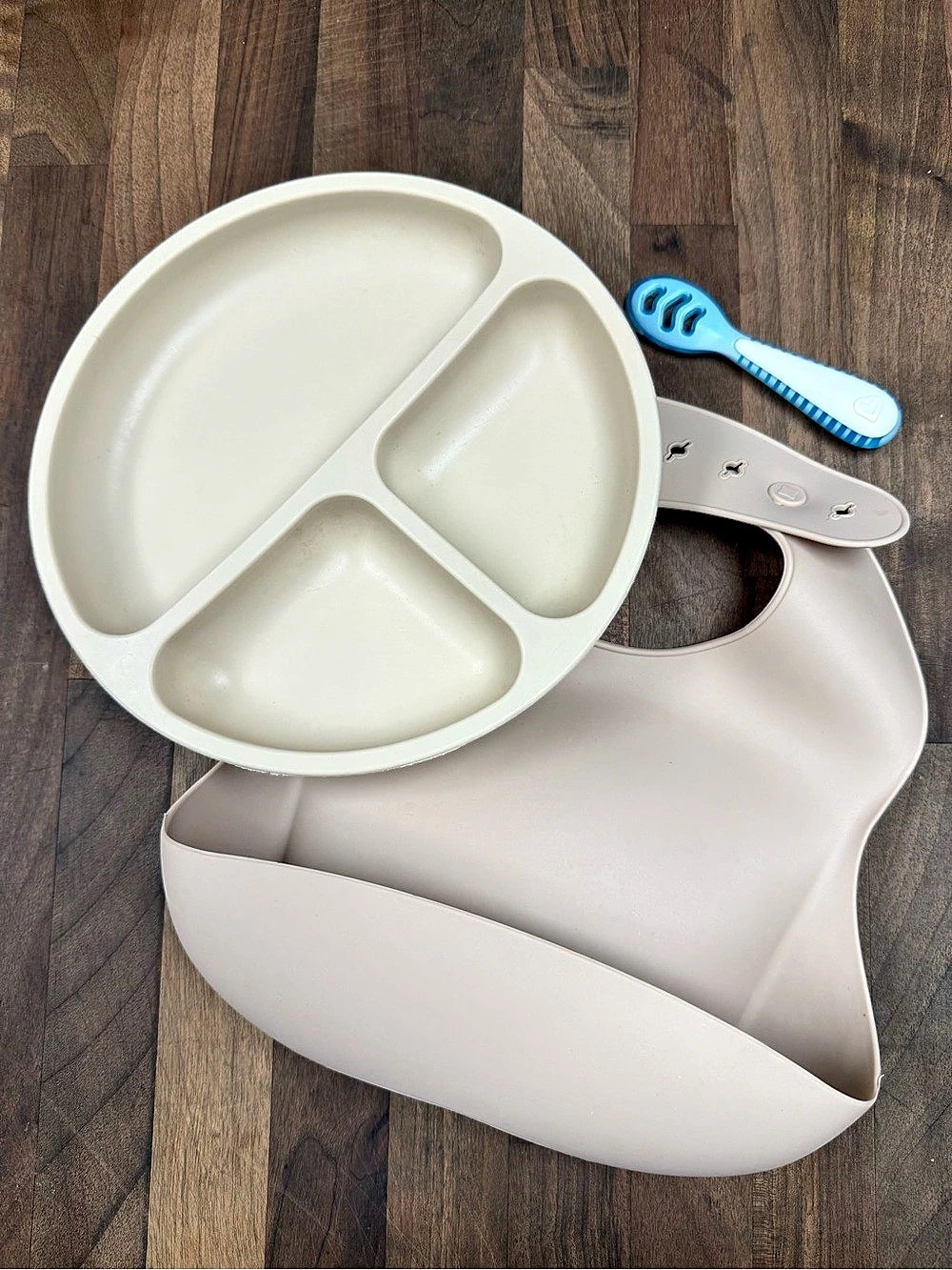 Neutral Baby Feeding Set with Plate, Bib, and Spoon